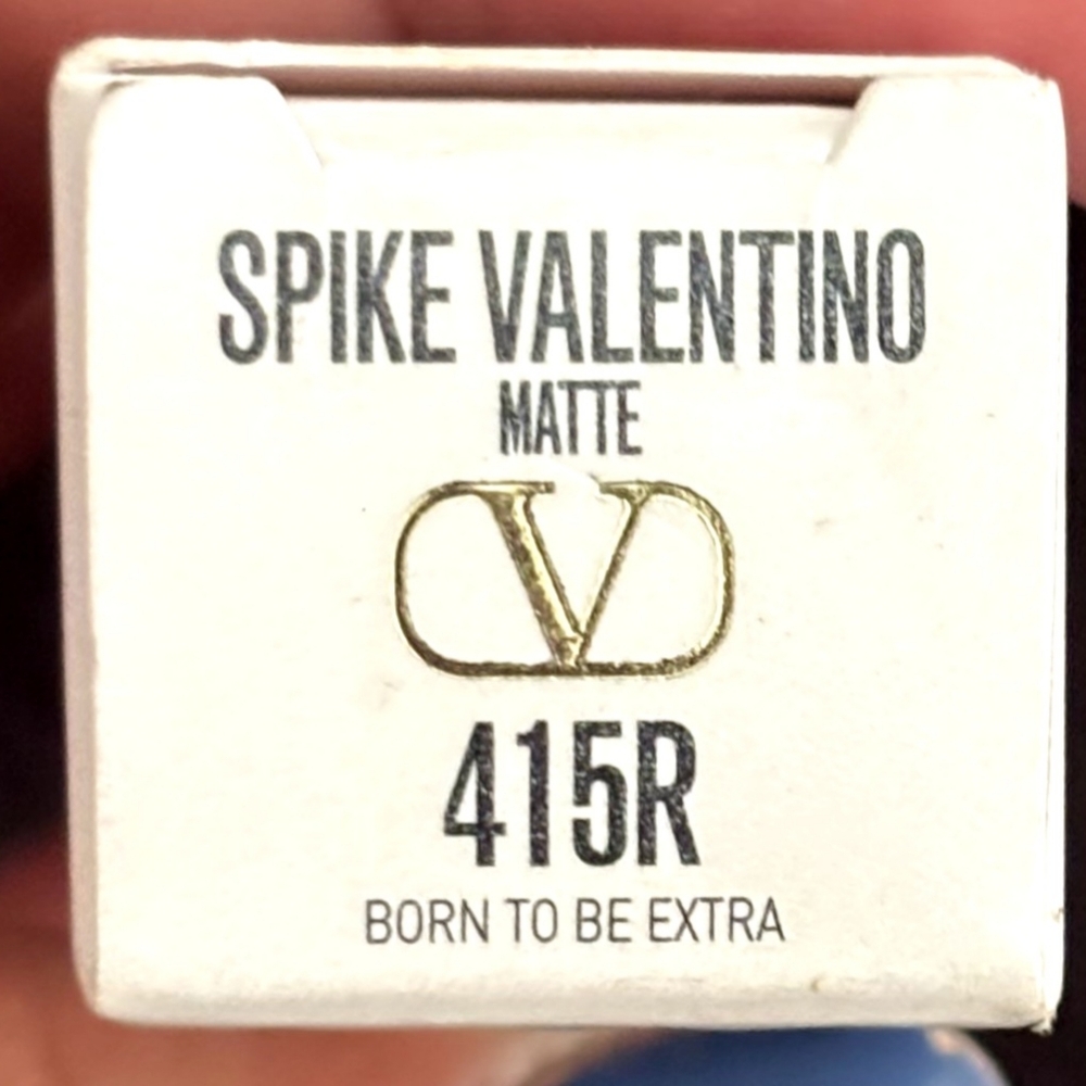 VALENTINO SPIKE VALENTINO BUTTERY MATTE LIP COLOUR 415R BORN TO BE EXTRA. BNIB - Picture 4 of 6